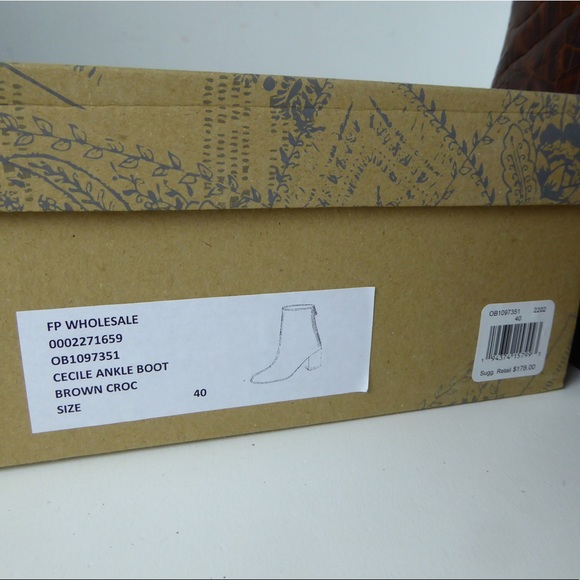 Free People Cecile Ankle Bootie Leather Croc NIB - Picture 8 of 8